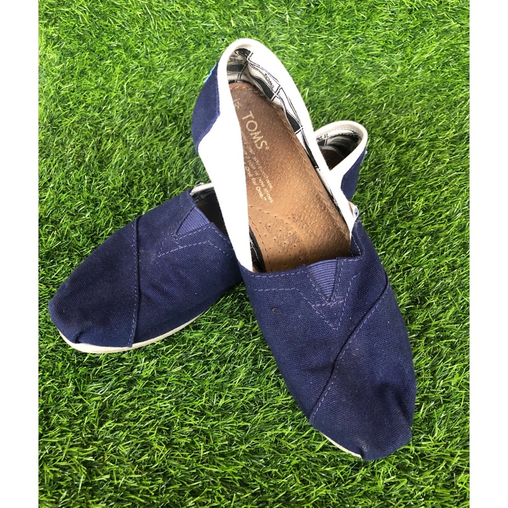 Navy & White Toms Size 7.5